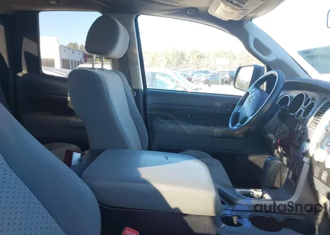 2010 Toyota Tundra Grade 4.6L V8 z USA, uszkodzony, nr VIN 5TFRM5F12AX015052